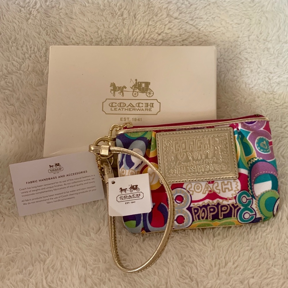 Coach Poppy Wristlet NWT & box